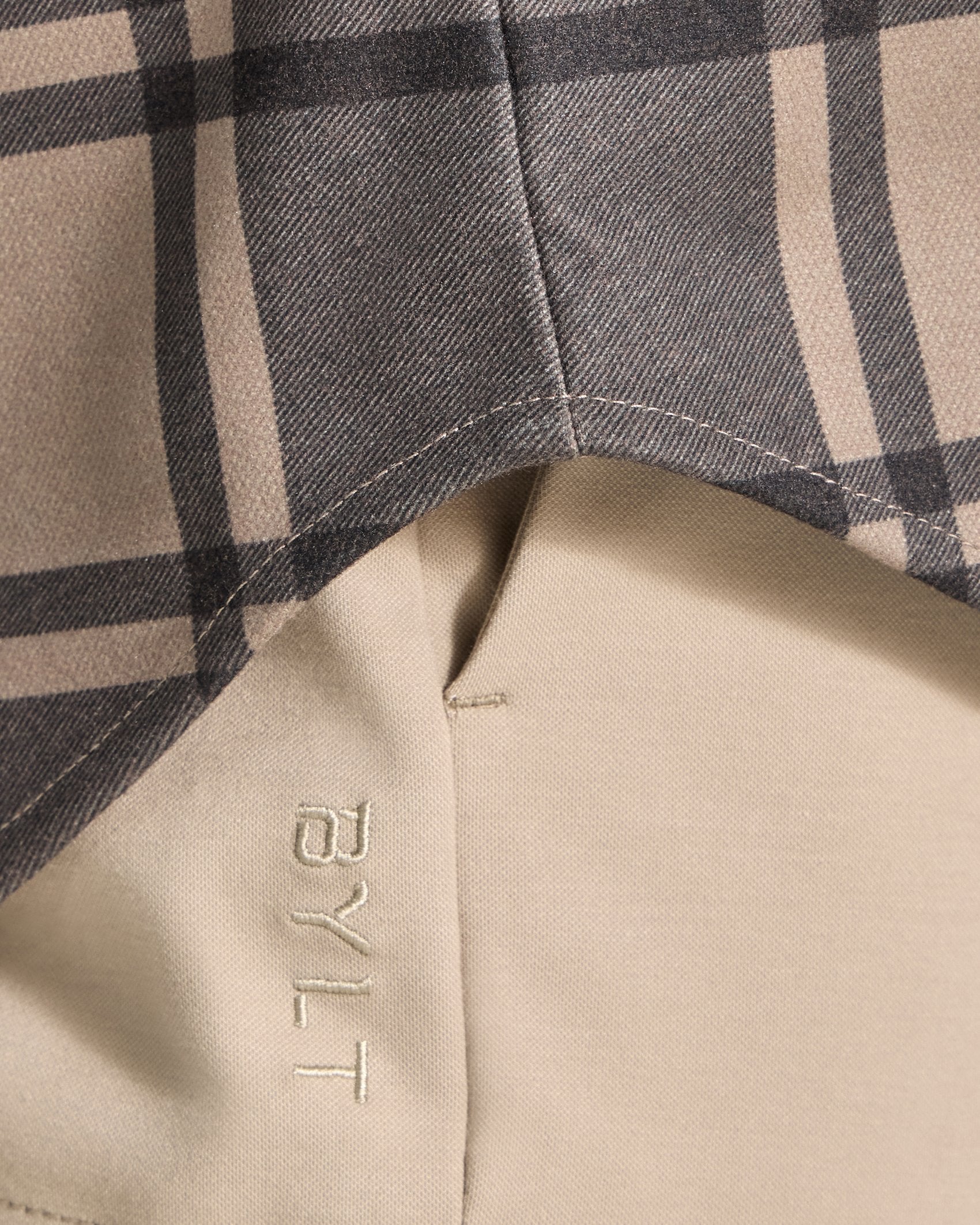 Taupe-Black